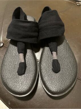 Women’s Sanuk Yoga footbed Black Stretch Strap Sandals - NWOT